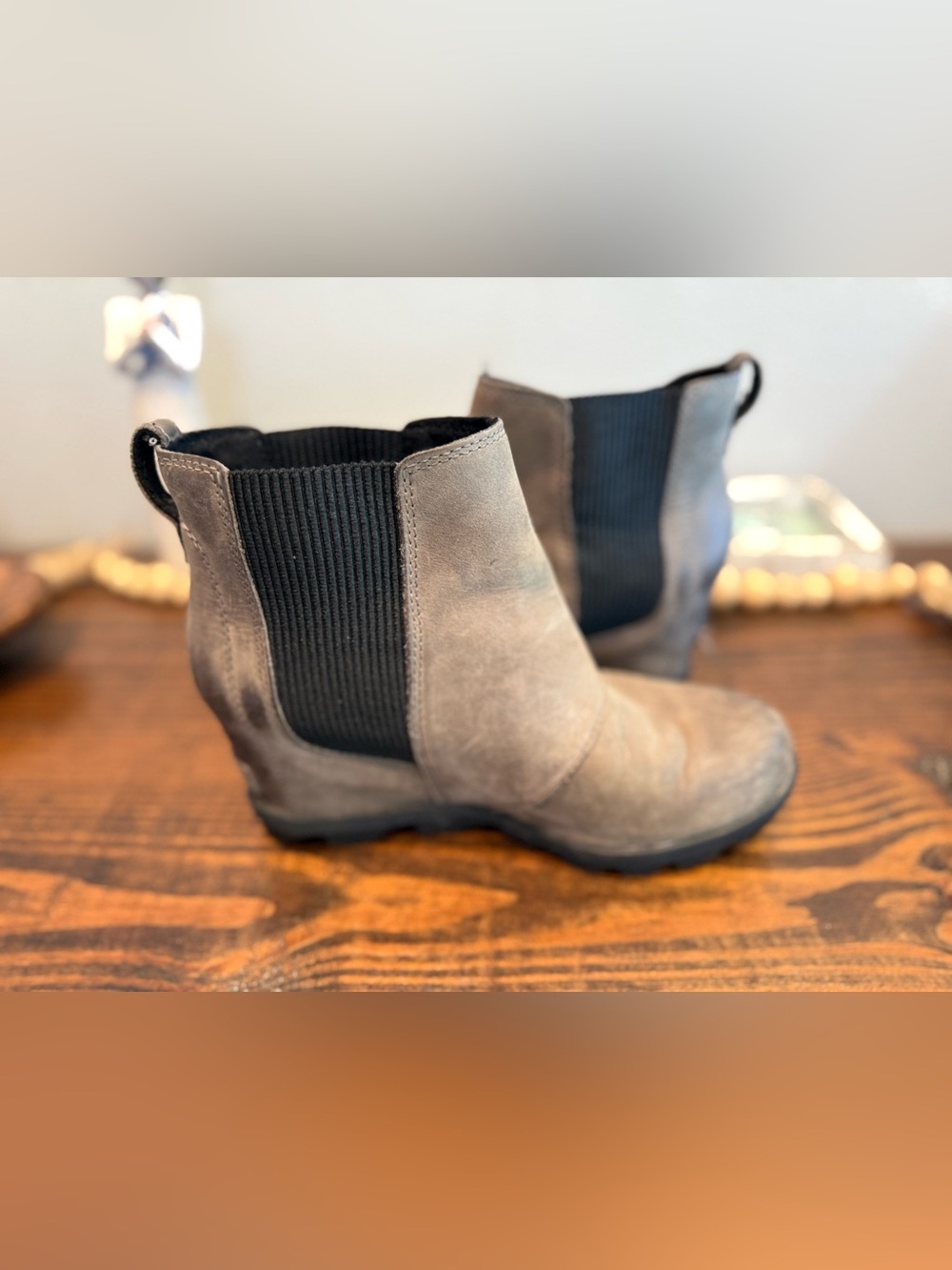 Sorel Women’s Joan of Arctic Wedge II Chelsea Boots Nubuck Gray Leather Size 8